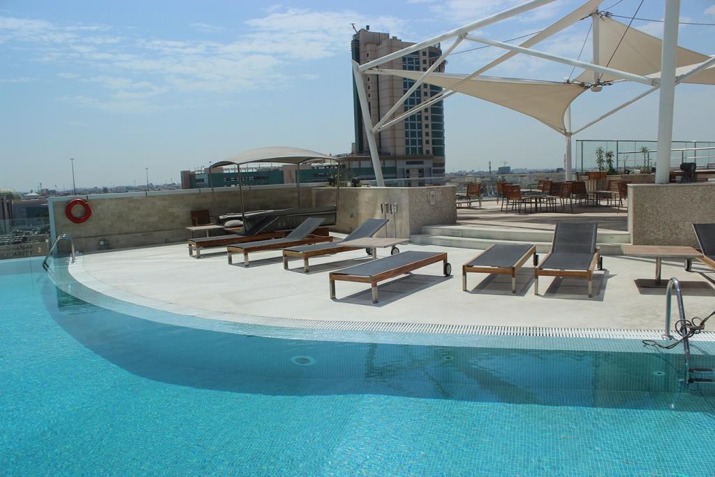 Ramee Grand Hotel And Spa Manama Dış mekan fotoğraf Rooftop pool