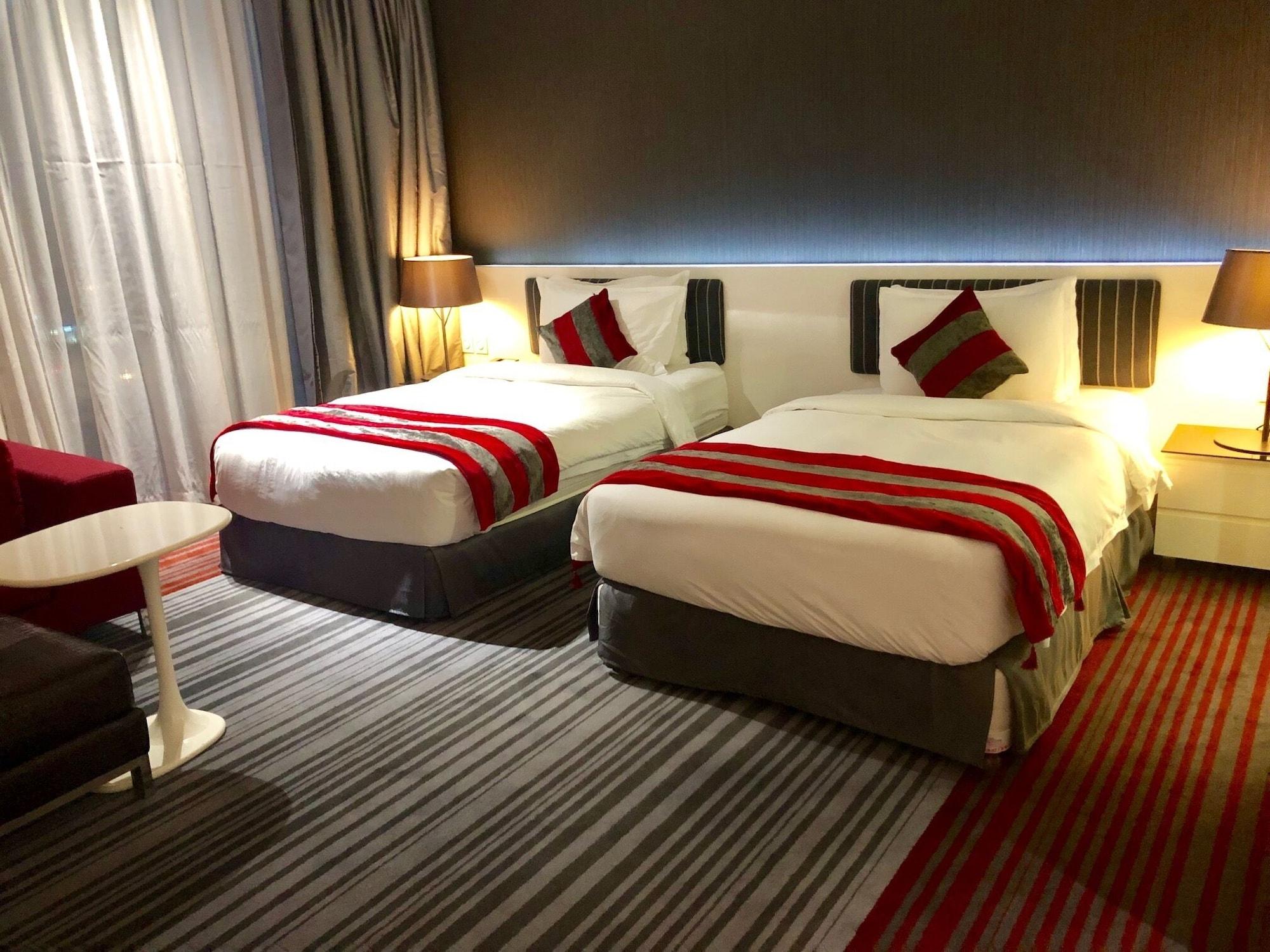 Ramee Grand Hotel And Spa Manama Dış mekan fotoğraf A room at the hotel