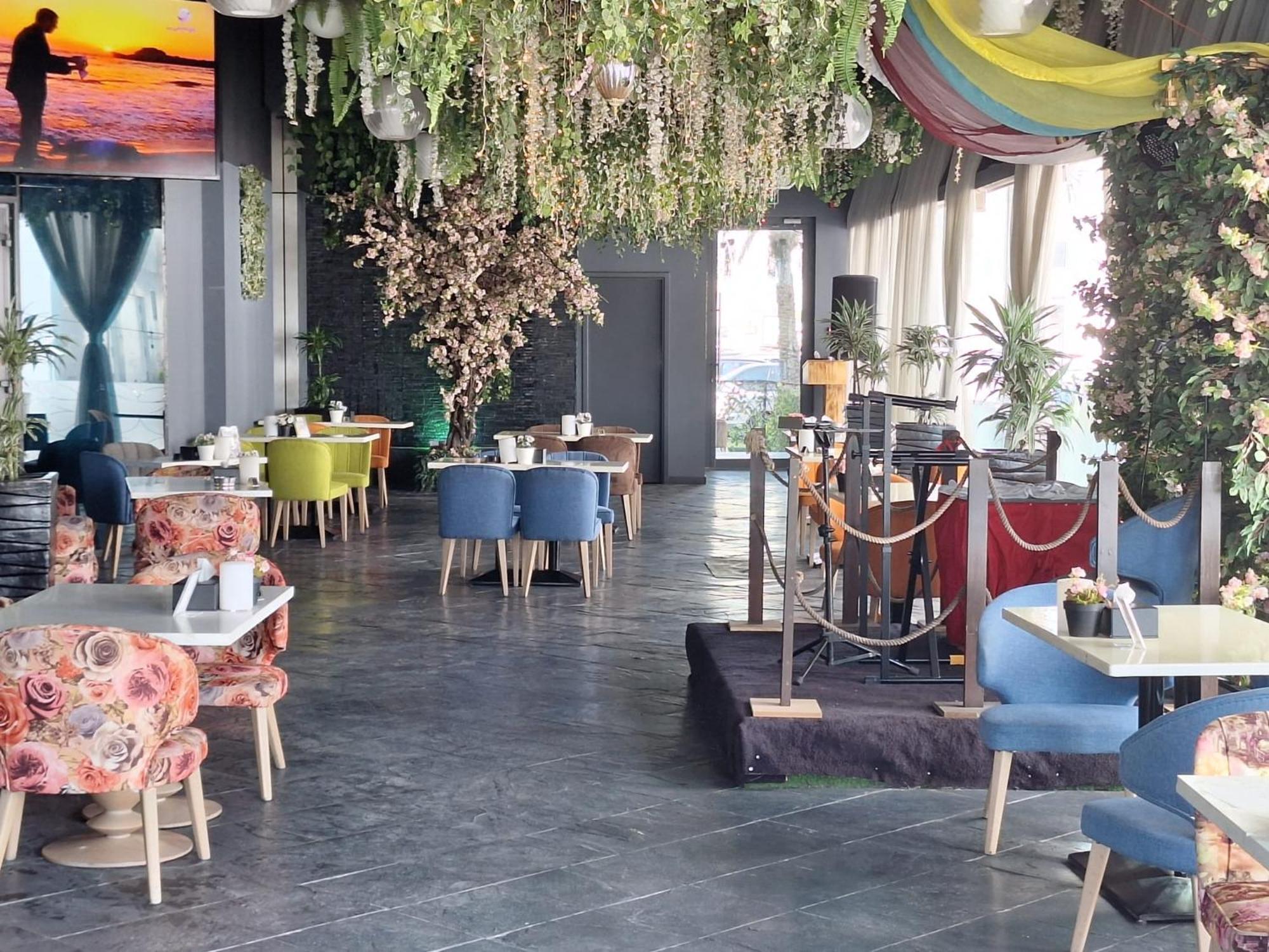 Ramee Grand Hotel And Spa Manama Dış mekan fotoğraf The interior of the restaurant
