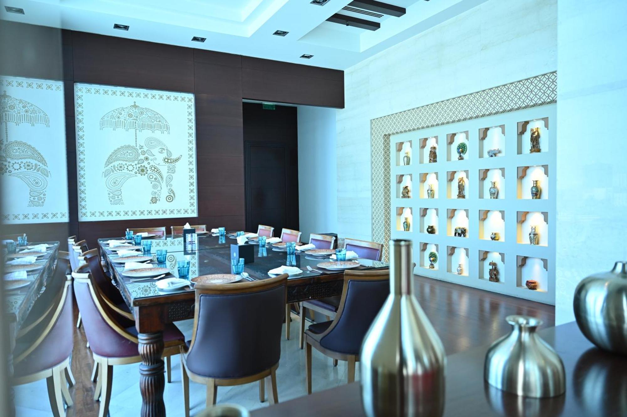 Ramee Grand Hotel And Spa Manama Dış mekan fotoğraf The interior of the restaurant