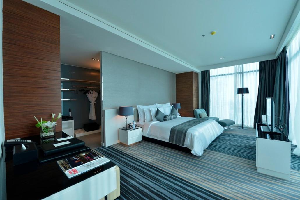 Ramee Grand Hotel And Spa Manama Dış mekan fotoğraf A bedroom at the hotel